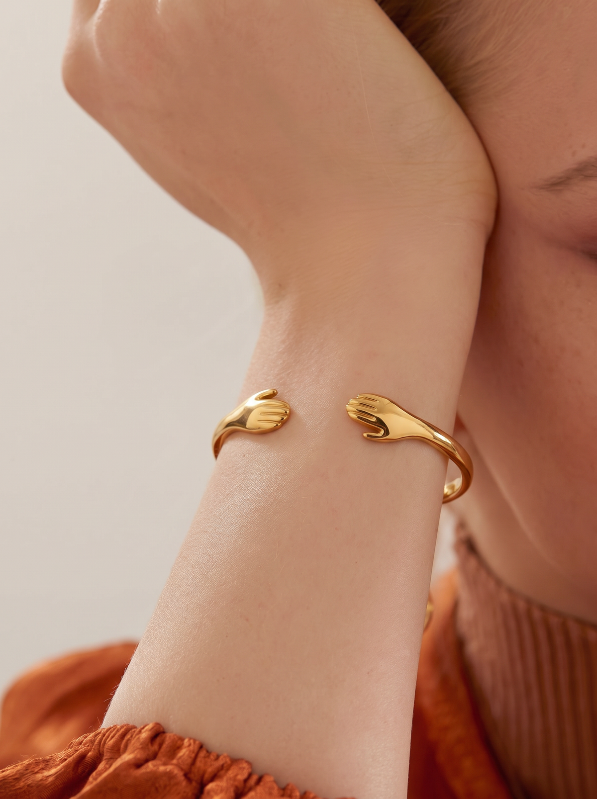 The Embrace – 18K Gold Hand Bangle Bracelet