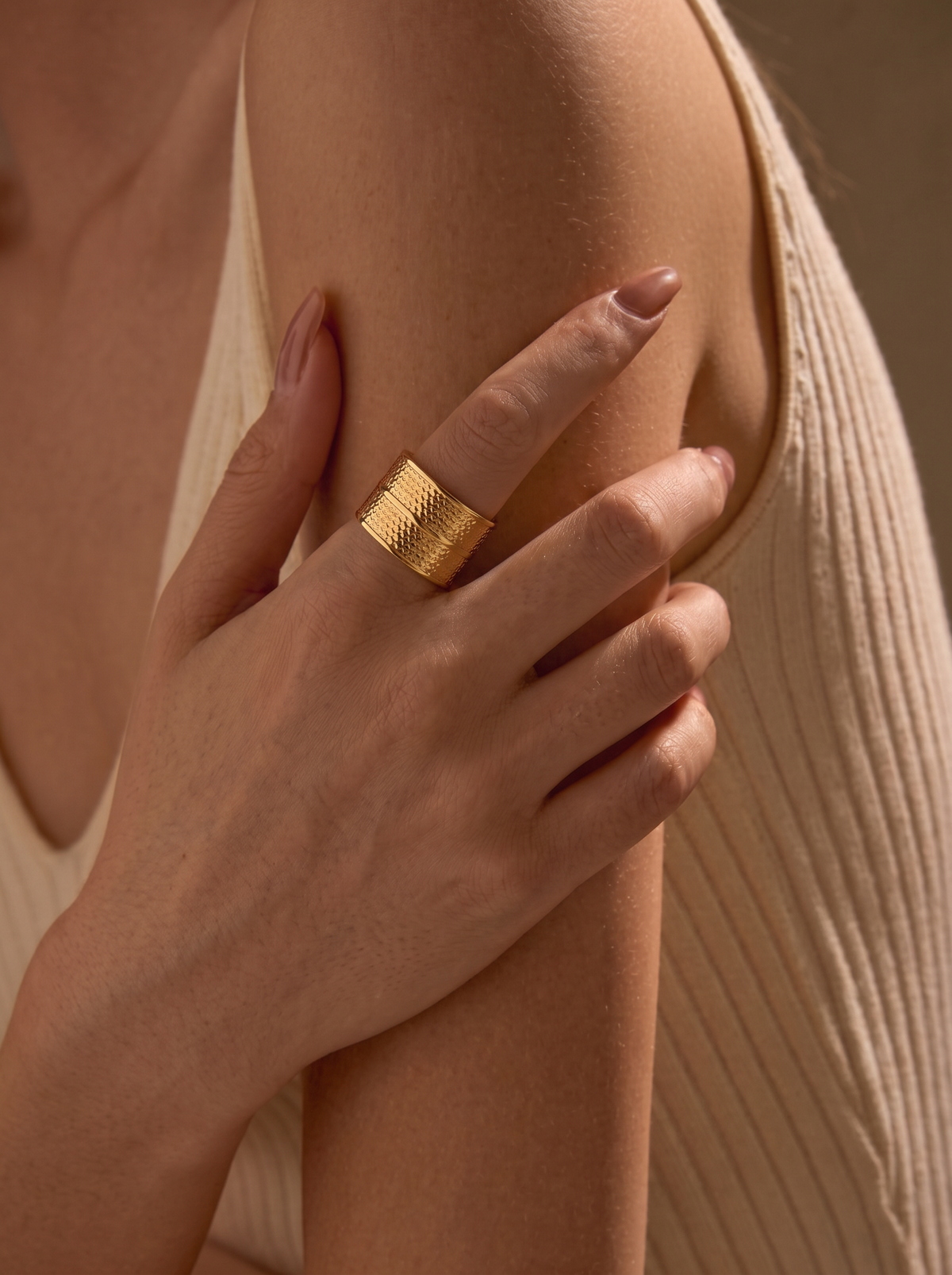 The Mesh – 18K Gold Textured Cuff Ring
