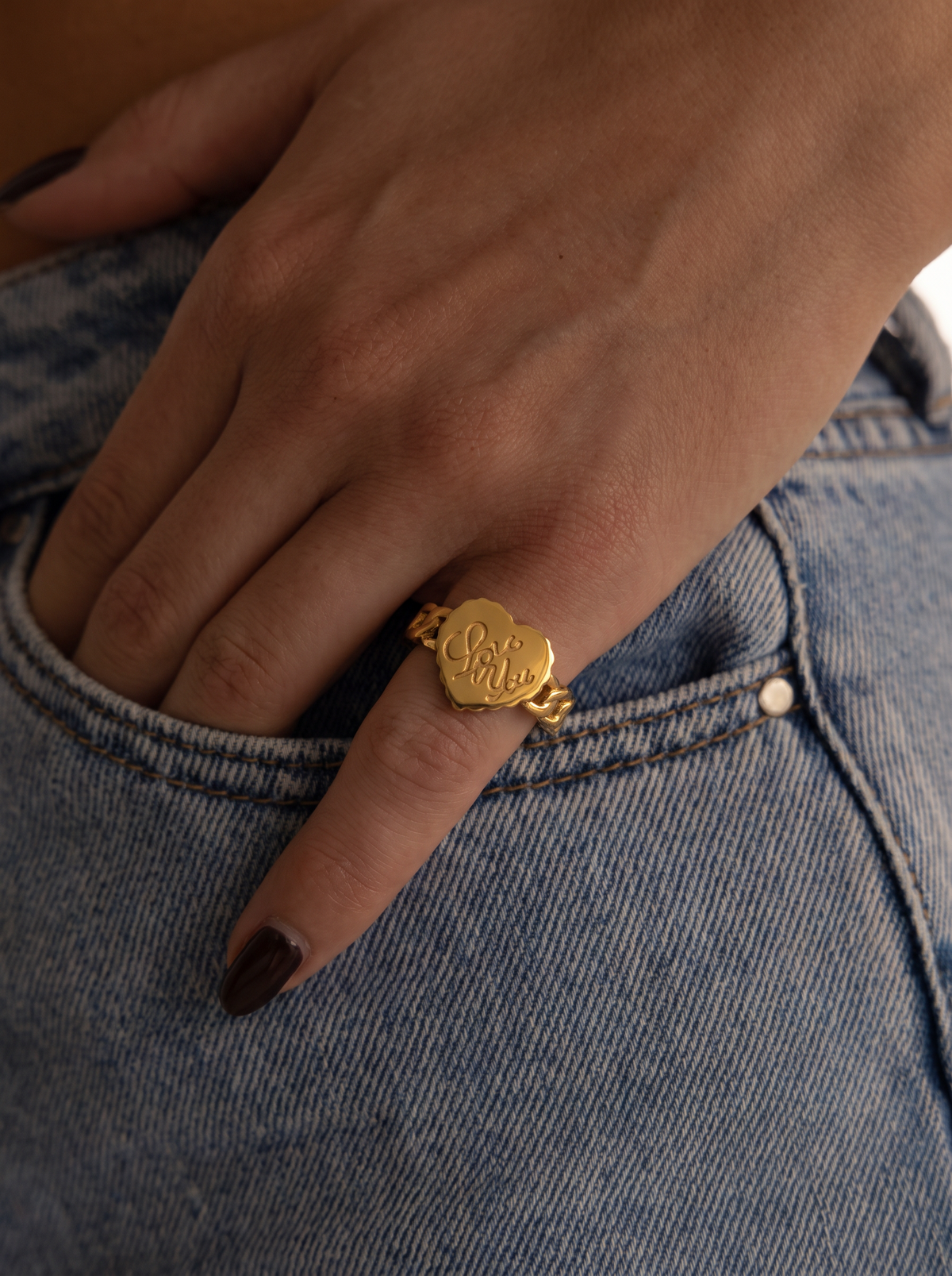 The Script – 18K Gold Personalized Signet Ring