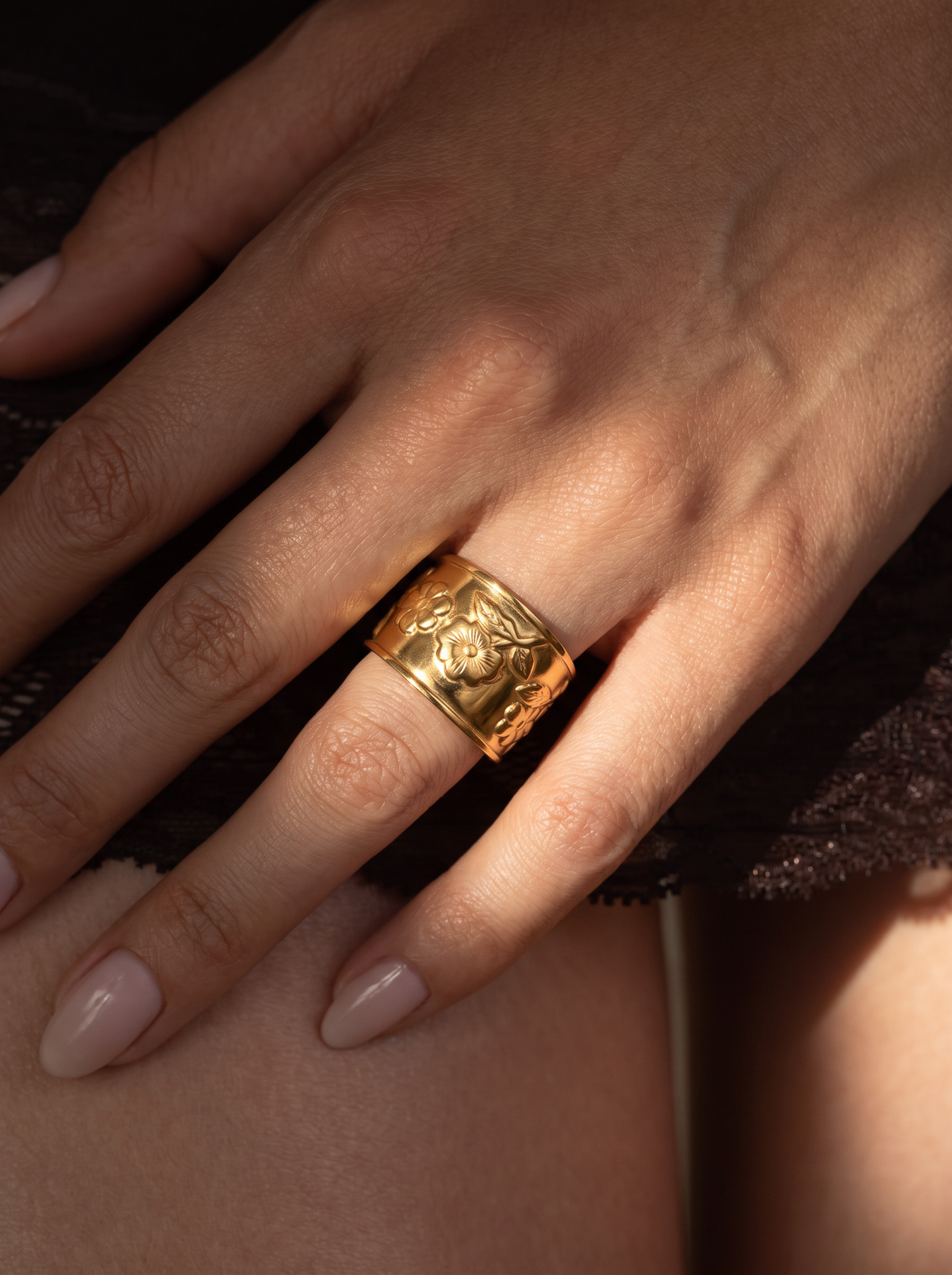 The Blossom – 18K Gold Floral Ornament Ring