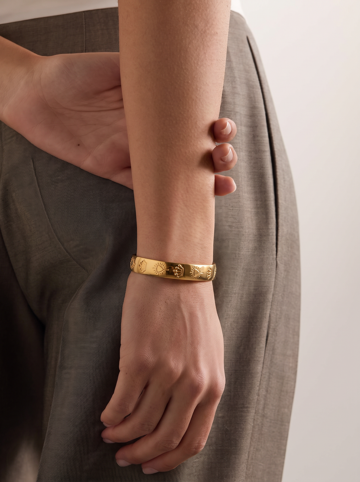 The Celestial – 18K Gold Sun Bangle Bracelet