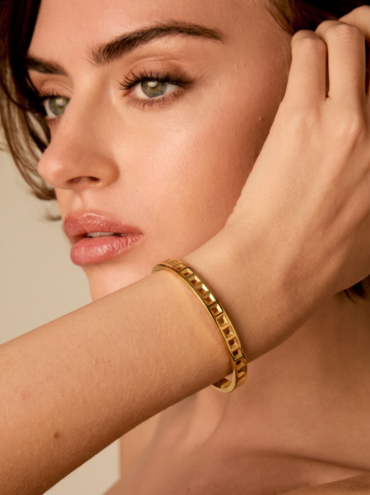 The Studs – 18K Gold Pyramid Bangle Bracelet