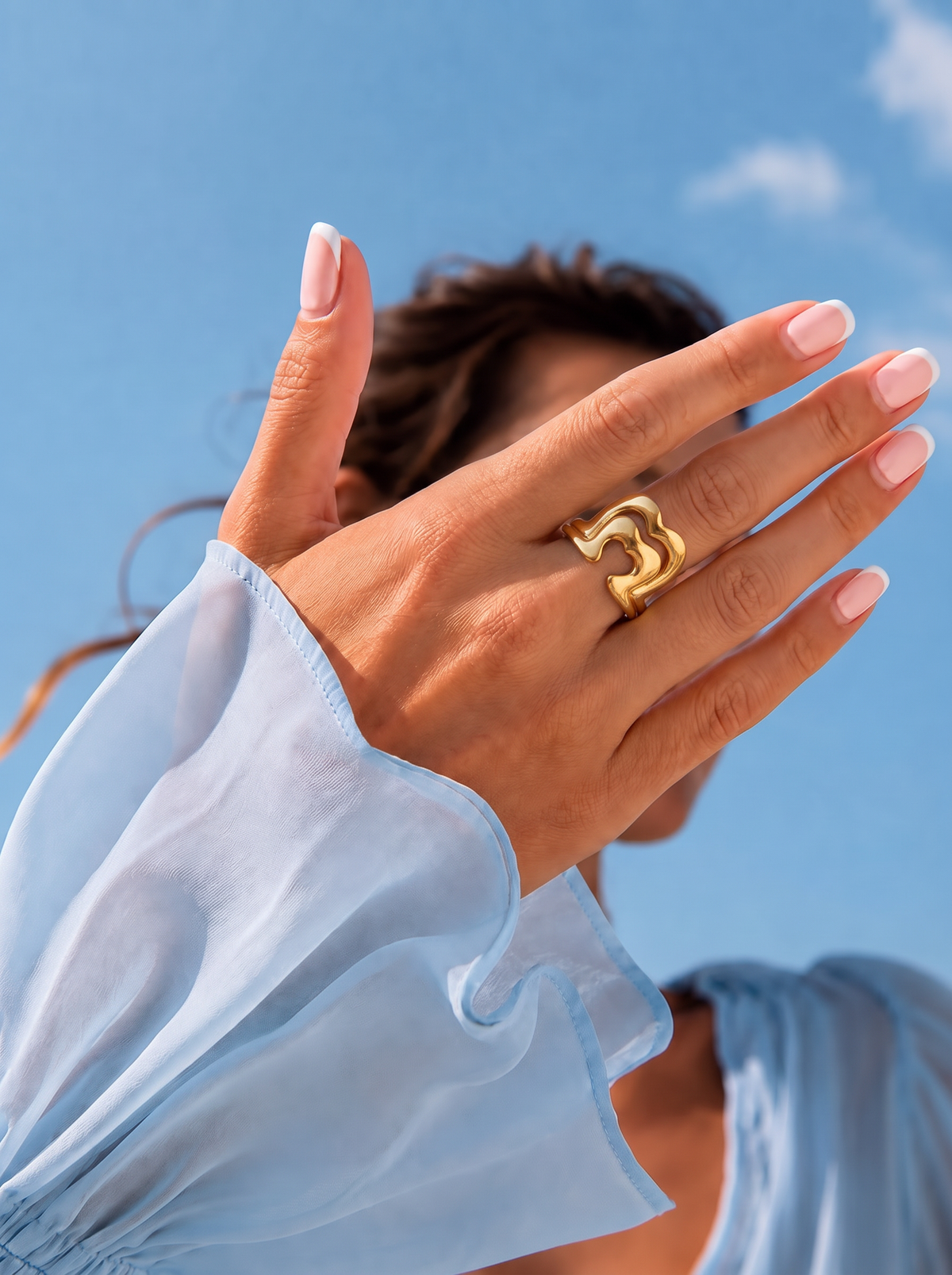 The Wave – 18K Gold Fluid Cuff Ring